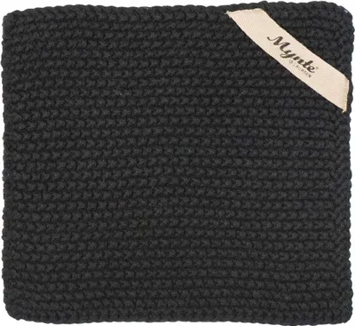 Produktbild von Topflappen MYNTE pure black schwarz gestrickt aus Baumwolle 22x22cm IB LAURSEN