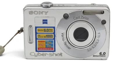 Produktbild von Sony DSC-W50, 6 MP, Kompaktkamera, 25,4/63,5 mm (1/2.5"), 3x, 6x, 6,3 - 18,9 mm