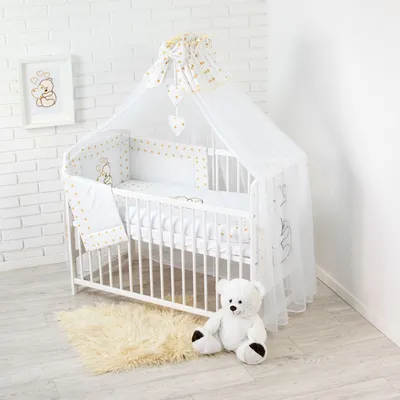 Produktbild von Babybettwäsche Komplettset 10 Teilig ohne Bett für Bettchen in Größe 70x140 aus 100% Baumwolle bestickt mit einem Teddybär mit Herz inkl. Moskitonetz Golden