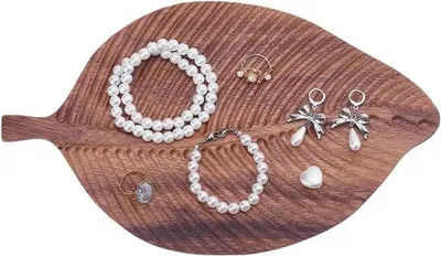 Obrázek produktu pro Ořechový podnos s boho šarmem – rustikální dekorace na klíče, šperky a stolní nádobí.
