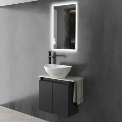 Produktbild von Alpenberger Aufsatzwaschbecken mit Unterschrank und LED Spiegel, hängend, Kompletter Waschplatz aus Keramik & MDF/MFC mit Touch LED Spiegel, WC Waschbecken mit Unterschrank für Gäste-WC