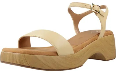 Produktbild von UNISA Sandalette IRITA NTO Beige mit Blockabsatz in Holzoptik, Knöchelverschluss und offener Zehenpartie