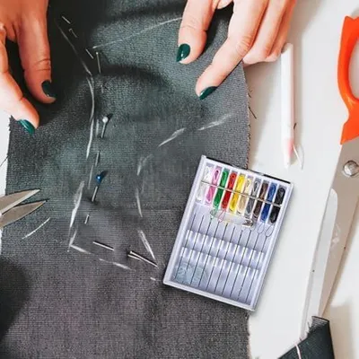 Produktbild von Reparaturset, Schnellfix-Nähkit in 10 Farben | Stickzubehör mit Nadel - für Frauen und Männer