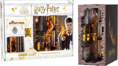 The image shows the packaging of a Harry Potter Diagon Alley miniature world building kit, with a depiction of the product and Harry Potter himself on the front. A separate image on the right shows a more detailed view of the assembled miniature world.