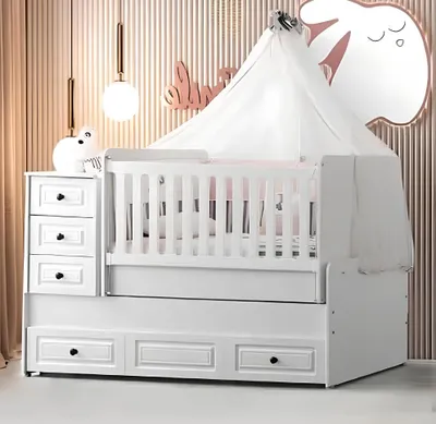 Image de Lit de bébé luxueux, de couleur blanche, et élégant lit en bois pour la chambre d'enfant
