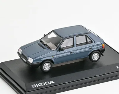 Obrázek produktu pro Škoda Favorit 136 L (1988) šedá, modrá, tmavá ABREX 1:43
