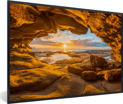 Produktbild von MuchoWow® Gerahmtes Poster Höhle - Meer - Horizont - Sonnenuntergang 90x60 cm - Poster mit Schwarzem Bilderrahmen Wandposter Rahmen Foto Bilder - Fotorahmen - Foto-Plakat