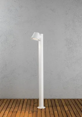 Immagine prodotto di Konstsmide Trieste Lampada da percorso alogena con palo - alluminio verniciato bianco, vetro acrilico trasparente, riflettore; 7524-250