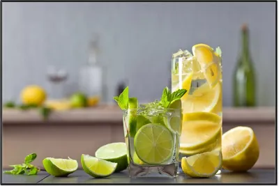 Produktbild von Wallario Wandbild Cocktails mit Limetten und Zitronen, Größe: 61 x 91,50 cm, Poster mit schwarzem Aluminiumrahmen