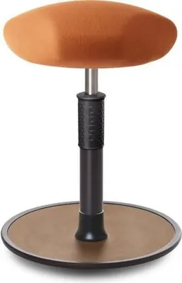 Produktbild von Sitz- Stehhocker Free Regular Triangel Gestrick Orange schwarz /Natur.