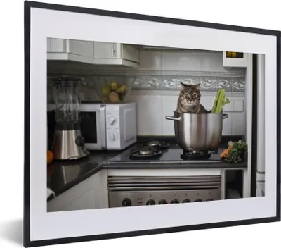 Produktbild von MuchoWow® MuchoWow® Gerahmtes Poster Katze - Pfanne - Küche 40x30 cm - Poster mit zchwarzem Bilderrahmen - Bilderrahmen - Poster im Rahmen
