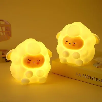 Imagen del producto de Juego de dos lámparas de noche de suave diseño, con forma de oveja, ideales para habitaciones de niñas o como lámparas de noche.