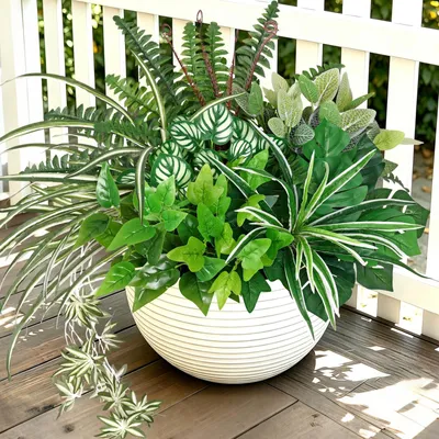 Produktbild von Künstliche Gartenpflanzen, 8 Stück, wetterfest, UV-beständig, Farne mit grünen Blättern, für Balkon, Garten und Haustürdekoration