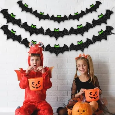 Produktbild von 2 Stück Fledermaus Deko für Halloween, Innen- und Außendekoration, Wand- und Fensterdeko, Gothic Party Zubehör