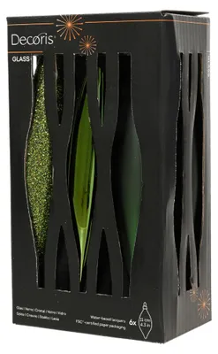 Eine schwarze Kartonverpackung mit sechs länglichen, dunkelgrünen Weihnachtszapfen aus Glas in matten, glänzenden und glitzernden Designs
