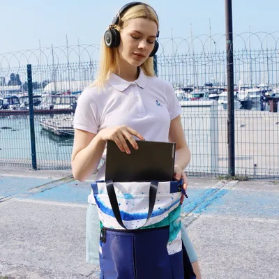 Produktbild von Anemoss Laptop-Rucksack 14 Zoll – Wasserdicht, mit Diebstahlschutz & Laptopfach – Reiserucksack für Damen & Alltag – Wave Design
