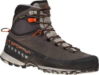 Wanderschuh "TX5 Woman Gtx" von La Sportiva in Grau mit orangefarbenen Akzenten und Schnürung.