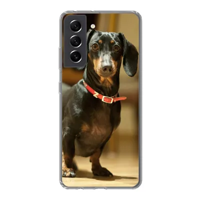 Produktbild von MuchoWow® Handyhülle Schutzhülle Hülle für Samsung Galaxy S21 FE Porträt eines schwarzen Dackels Silikon Softcase Handy Hülle - Mobiltelefonhülle