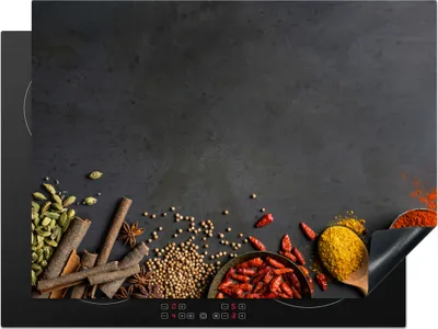 Obrázek produktu pro KitchenYeah® Krycí deska na sporák bylinky - potraviny - koření - černá - paprika - skořice, 71x52cm, dekorace do kuchyně, keramická krycí deska, krycí deska na varnou desku
