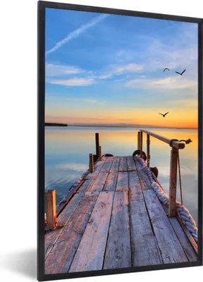 Produktbild von MuchoWow® Gerahmtes Poster Wasser - Steg - Vögel - Sonnenuntergang - Horizont 20x30 cm - Poster mit Schwarzem Bilderrahmen Wandposter Rahmen Foto Bilder - Drucken - Bilder Poster im Rahmen