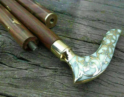 Imagen del producto de Bastón antiguo de madera con empuñadura de latón