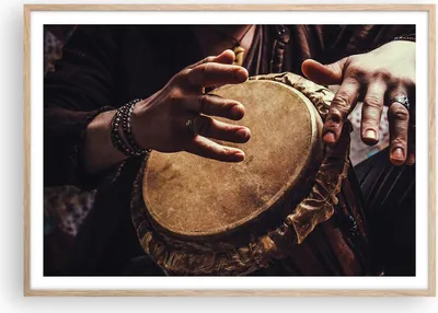 Produktbild von Gerahmtes Poster - Rahmen in heller Eiche - Trommel Indien Musiker - 100x70 cm - Wand Bild - Wanddeko - Wandbilder - Kunstposter - Wandposter - Bilderrahmen - Bilder - Kunstdruck - P2NAA100x70-4866