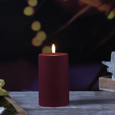Produktbild von LED Stumpenkerze MIA - Kunststoff - realistische 3D Flamme - H: 12,5cm - Außen - bordeaux/dunkelrot