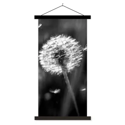 Produktbild von MuchoWow® Textilposter Löwenzahn - Schwarz - Weiß - Pflanze 40x80 cm mit schwarzem Rahmen - Wandemalerei