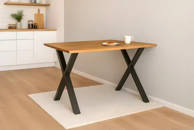 Produktbild von Esstisch Salvador | 180 x 90 cm | Eiche massiv + geölt | Baumkante | X-Gestell Metall Schwarz | pflegeleichter Esszimmertisch/Küchentisch/Eichenholz-Tisch/Holztisch aus Wildeiche