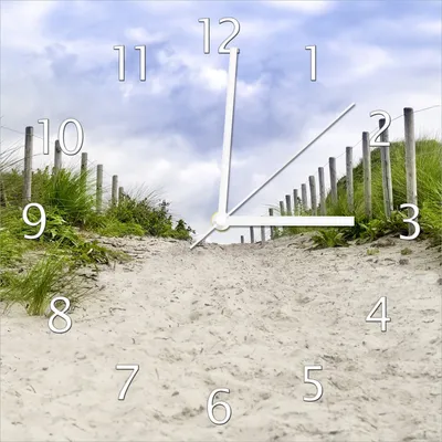 Produktbild von Wallario Design Wanduhr Auf dem Weg zum Strand durch Dünen aus Echtglas, Größe 30 x 30 cm
