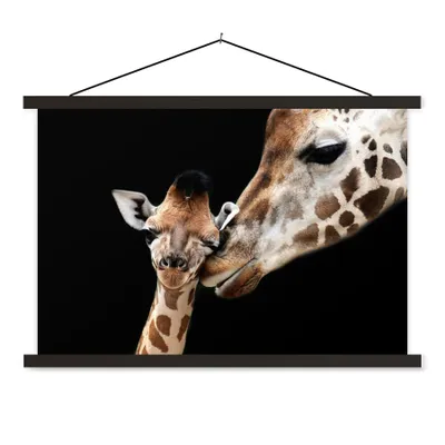 Produktbild von MuchoWow® Textilposter Giraffe - Tiere - Schwarz - Porträt - Tiere 120x80 cm mit schwarzem Rahmen - Wanddeko