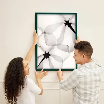 Obrázok produktu pre MG Design, rám na obrazy, 48 x 68,3 cm – rám na plagáty so zeleným dreveným rámom (masívne drevo) a nárazuvzdorným akrylovým sklom, vhodný na zavesenie vertikálne aj horizontálne, s robustným systémom na upevnenie na stenu