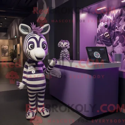 Produktbild von Lavendel REDBROKOLY Zebra Maskottchen Kostüm Charakter gekleidet mit einem Rash Guard und Uhren