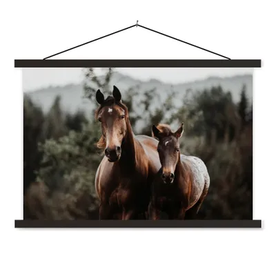 Produktbild von MuchoWow® Textilposter Pferde - Wald - Berge 120x80 cm mit schwarzem Rahmen - Wanddeko