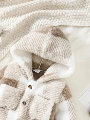 Productafbeelding van Famanu babyromper met capuchon - lange mouwen, fleece, voor 3-6 maanden