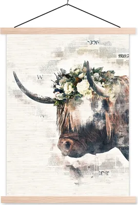 Produktbild von MuchoWow® Textilposter Scottish Hochlandrind - Blumen - Zeitungsartikel 40x53 cm mit holzfarbenen Rahmen - Schlafzimmer