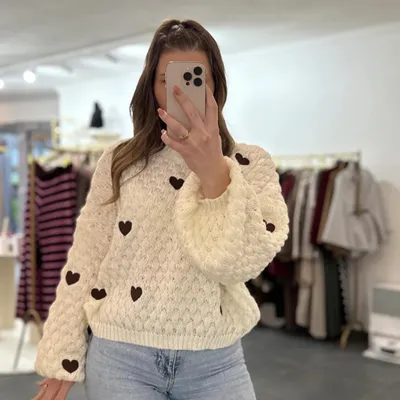 Produktbild von Pullover mit Herzen Damen "Lolla" Weiß, Damenpullover, Ballonärmeln, leicht oversize, für Frauen Pullover, Sweatshirt für Frau, Dicker Winterpullover