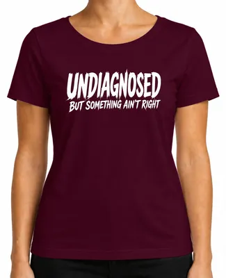Imagen del producto de Camiseta para mujer, color burdeos, talla XL, con el texto: "No diagnosticado, pero algo no está bien". (Estilo sarcástico)