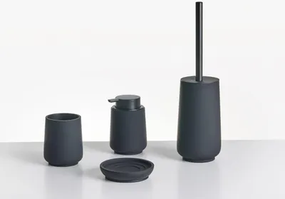 Produktbild von BELIANI Badezimmer Set 4-Teilig Schwarz Kunstharz Modern Seifenschale Seifenspender Toilettenbürste Zahnputzbecher Badausstattung Bad-Zubehör
