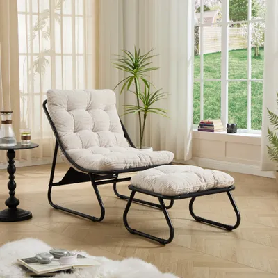 Productafbeelding van Comfortabele fauteuil met ottoman, met armleuningen, kussen, en voetbankje, geschikt voor de woonkamer, slaapkamer of leeshoek