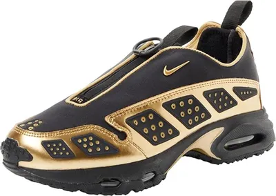 Productafbeelding van Nike Air Max SNDR Sunder "Black Metallic Gold", modelnummer: HJ4130-002, maat: 42,5
