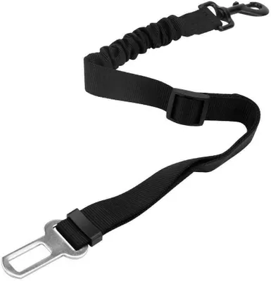 Produktbild von Bezpečnostný pás pre psov Intirilife v čiernej farbe - Elastický bezpečnostný pás pre psov do auta pre všetky plemená psov kompatibilný so všetkými autami - Nastaviteľný bezpečnostný pás pre psov počas jazdy autom