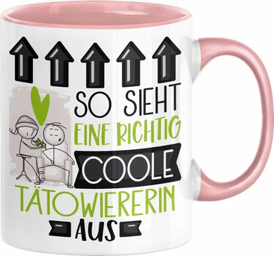 Produktbild von Tätowiererin Geschenk Tasse Geschenkidee für Tätowiererin Geburtstag Weihnachten Spruch So Sieht Eine Richtig Coole Tätowiererin Aus Kaffee-Becher  (Rosa)