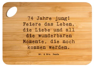 Produktbild von Mr. & Mrs. Panda Hackbrett Spruch 74. Geburtstag Freude - Transparent - Geschenk, Leben feiern, Holzbrett, siebzigvierter, Schneidebrett, Frühstücksbrettchen, Brett
