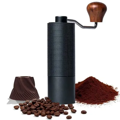 Zdjęcie produktu dla Ręczna młynek do kawy - młynek z korbą ręczną - ceramiczne żarna - regulacja stopnia zmielenia - przenośna konstrukcja z tytanu - kolor czarny