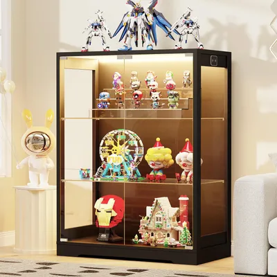 Produktbild von BROTTAR Vitrine mit 3 Ebenen, LED-Beleuchtung & Bewegungssensor – schwarze Glasvitrine mit Pop-up-Tür, flexiblen Glasböden,Holz, ideal für Sammle