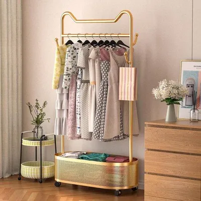Produktbild von Metallenes Kleiderbügel mit Aufbewahrungsregal - Praktisch und stilvoll - Schwarz und Gold - Ideal für jeden Raum