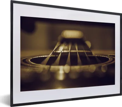 Produktbild von MuchoWow® MuchoWow® Gerahmtes Poster Nahaufnahme einer sechssaitigen akustischen Gitarre 40x30 cm - Poster mit zchwarzem Bilderrahmen - Bilderrahmen - Poster im Rahmen