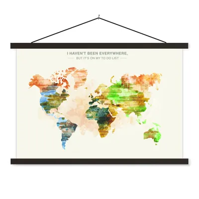 Produktbild von MuchoWow® Textilposter Weltkarte - Farbe - Farben 60x40 cm mit schwarzem Rahmen - Hölzernes