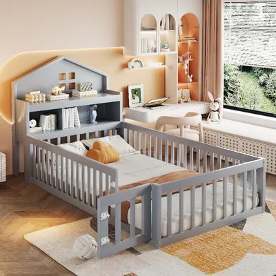 Produktbild von Kinderbett 90x200 aus Massivholz in Grau, Hausbett mit Schutzgitter, Tür, Regal-Kopfteil, Stauraum und Lattenrost